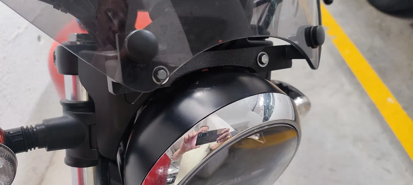 Giá đỡ kính chắn gió cho QJMotor 125SRV (Đời 2025) - Image 2