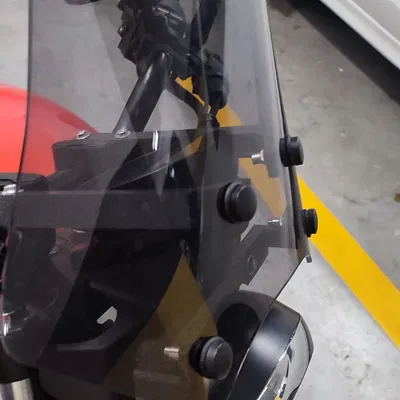 Giá đỡ kính chắn gió cho QJMotor 125SRV (Đời 2025)