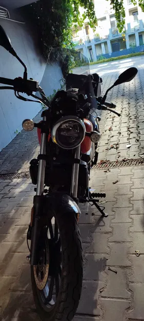 Giá đỡ kính chắn gió cho QJMotor 125SRV (Đời 2025) - Image 7