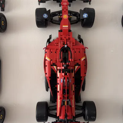 Giá treo tường cho mô hình Lego Technic 42207 Ferrari SF-24