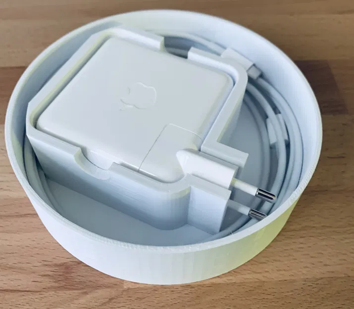 Hộp đựng sạc MacBook Pro 13-inch (61W USB-C chuẩn cắm Châu Âu) - Image 2