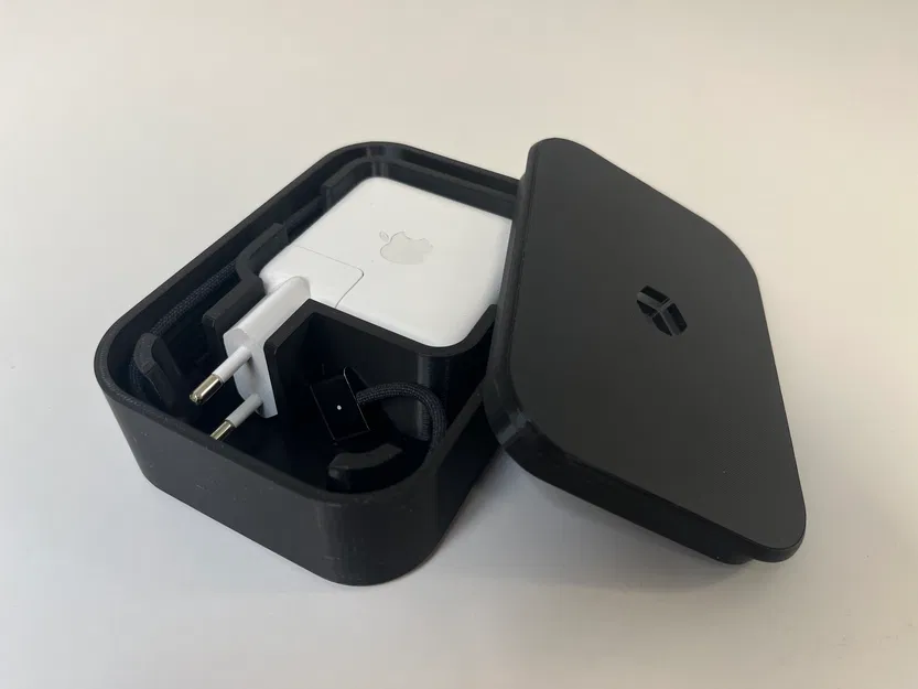 Hộp Đựng Sạc MacBook Pro Hình Vuông - Image 1