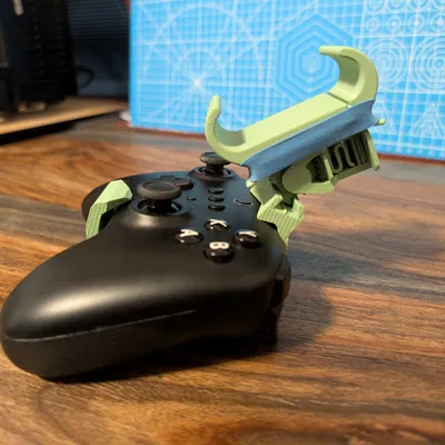 Giá đỡ điện thoại cho tay cầm chơi game có thể điều chỉnh góc (Over-engineered)