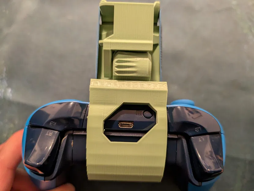 Giá đỡ điện thoại cho tay cầm chơi game có thể điều chỉnh góc (Over-engineered) - Image 4