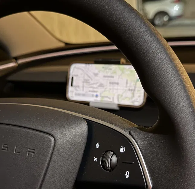 Giá đỡ điện thoại trên bảng điều khiển cho Tesla Model 3 Highland (2024) - Image 2