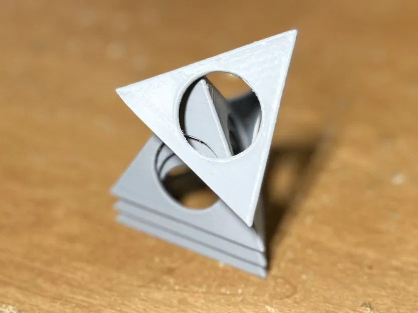 Painters Triangle (Kim tự tháp kê đồ khi sơn) - Image 1