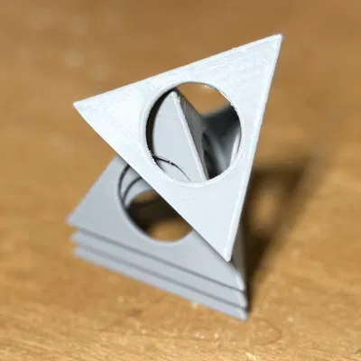 Painters Triangle (Kim tự tháp kê đồ khi sơn)