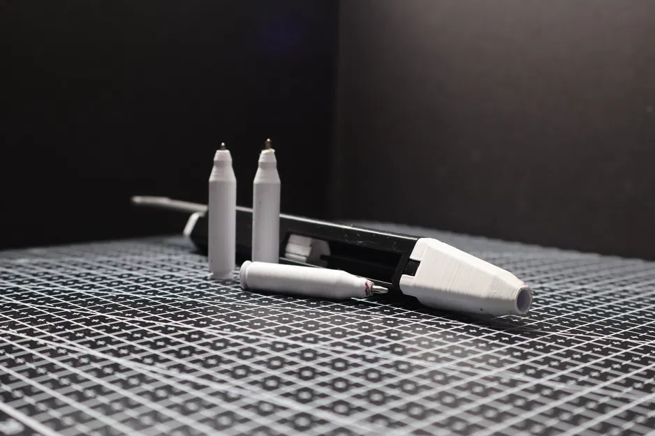 Đồ chơi fidget bút bi kiểu súng AR có tính năng hất vỏ đạn - Image 2