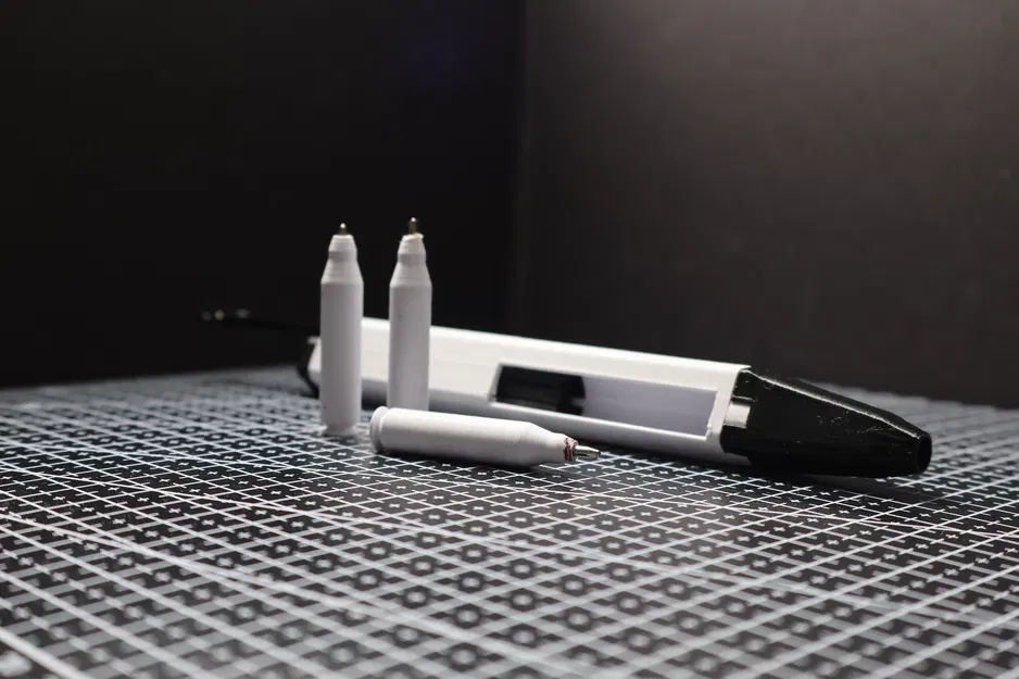 Đồ chơi fidget bút bi kiểu súng AR có tính năng hất vỏ đạn - Image 3