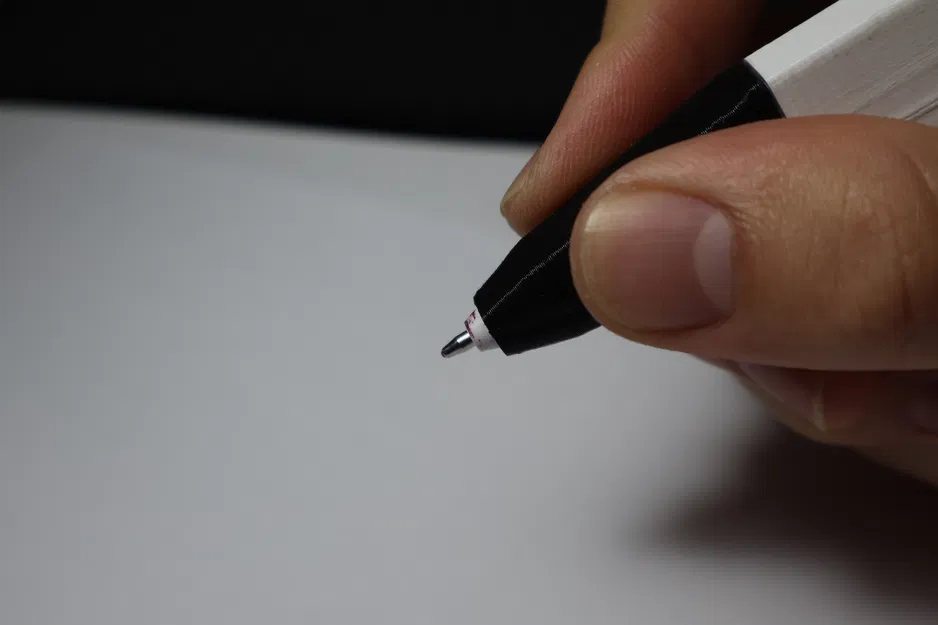 Đồ chơi fidget bút bi kiểu súng AR có tính năng hất vỏ đạn - Image 5