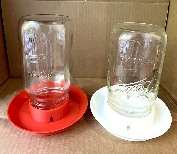 Dụng cụ cho gà uống nước (Chicken Waterer) - Image 1