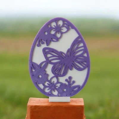 Trứng Phục sinh trang trí hoa và bướm kèm giá đỡ