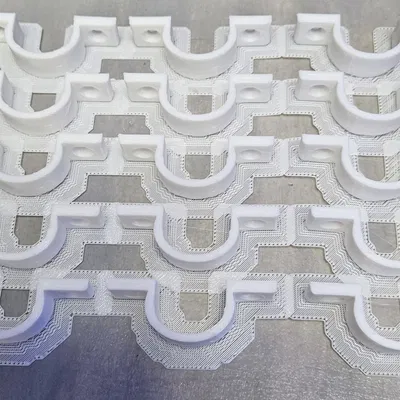 Đai ôm dây điện ốp tường (Curved Wall Strap)