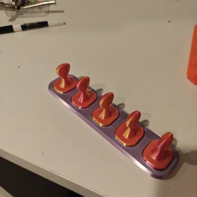 Giá đỡ 5 móng giả bằng nam châm