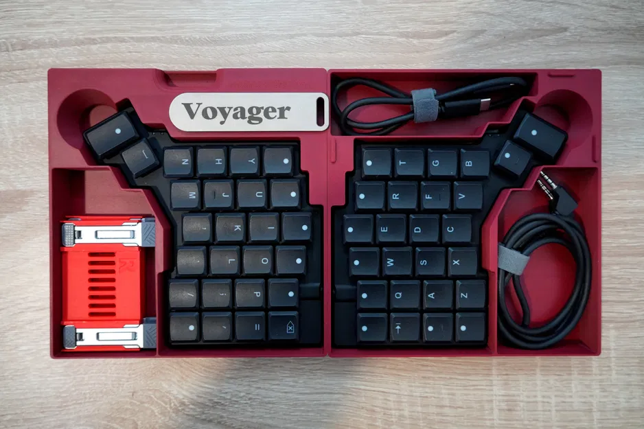 Hộp đựng cứng cho bàn phím ZSA Voyager - Image 6