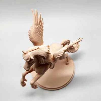 Tượng Pegasus tung cánh
