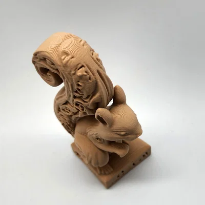 Tượng chú sóc chạm khắc gỗ tinh xảo dùng in 3D trang trí