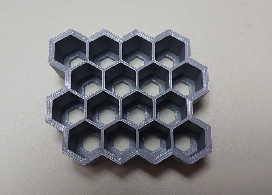 Khay đựng pin AAA dạng tổ ong – Giải pháp sắp xếp pin gọn gàng - Image 1