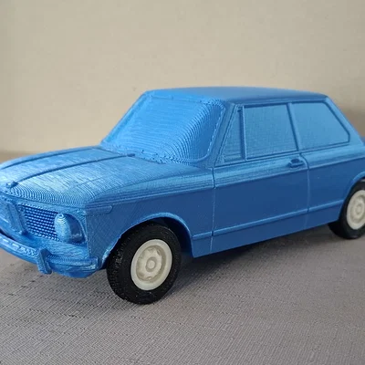 Mô hình xe BMW 2002 tỉ lệ 1:24