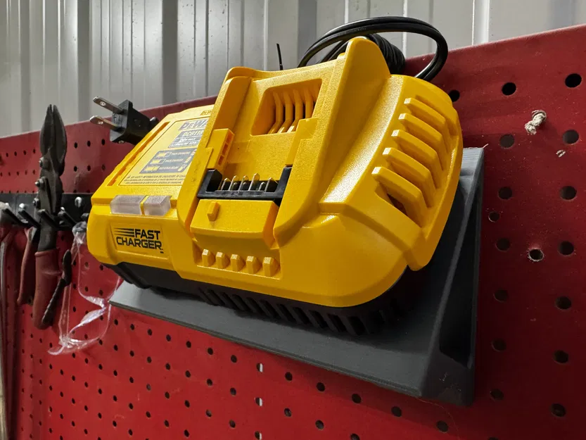 Giá treo tường 45 độ cho bộ sạc nhanh DeWalt bền đẹp - Image 2