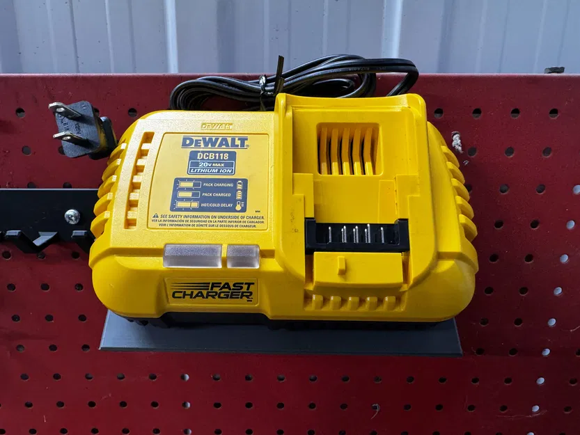 Giá treo tường 45 độ cho bộ sạc nhanh DeWalt bền đẹp - Image 3