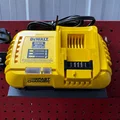 Giá treo tường 45 độ cho bộ sạc nhanh DeWalt bền đẹp - Thumbnail 3