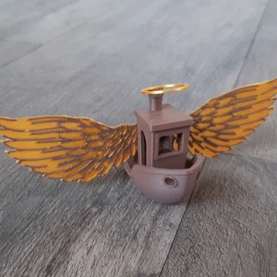 Holy Benchy - Mô hình tàu Benchy có vòng hào quang