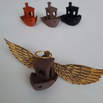 Holy Benchy - Mô hình tàu Benchy có vòng hào quang