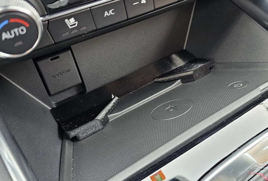 Giá đỡ sạc điện thoại không dây cho Mazda CX5 - Image 1