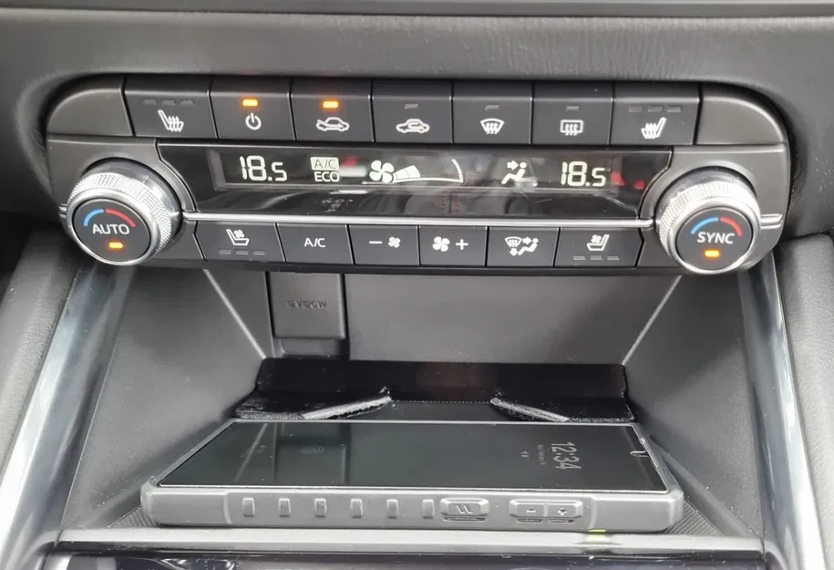 Giá đỡ sạc điện thoại không dây cho Mazda CX5 - Image 4