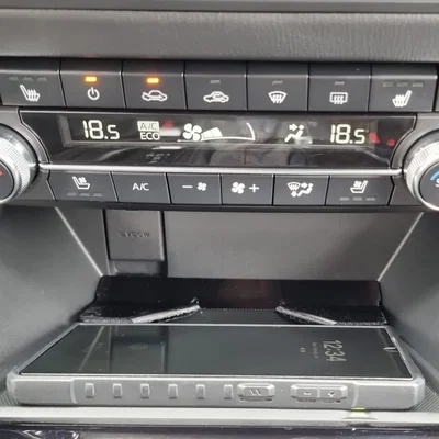 Giá đỡ sạc điện thoại không dây cho Mazda CX5