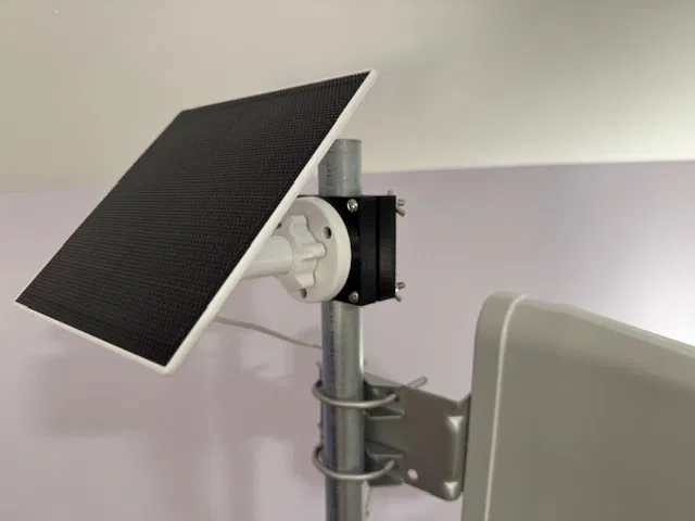 Bộ giá đỡ pin năng lượng mặt trời 5V USB-C cho ống, cây và cột - Image 1