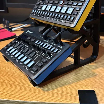 Giá đỡ đôi cho Roland AIRA Compact P-6 và J-6 (Mô hình in 3D)
