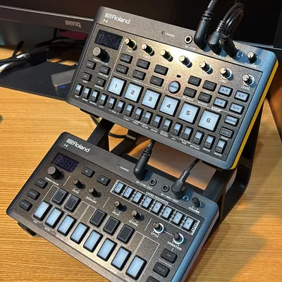 Giá đỡ đôi cho Roland AIRA Compact P-6 và J-6 (Mô hình in 3D)