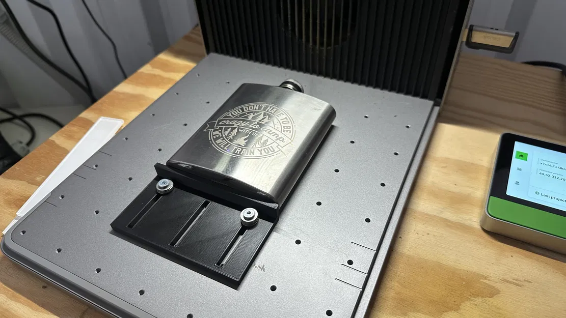 Bộ gá kẹp định vị điều chỉnh cho máy khắc laser xTool F1 Ultra - Image 1