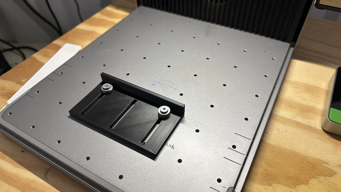 Bộ gá kẹp định vị điều chỉnh cho máy khắc laser xTool F1 Ultra - Image 2