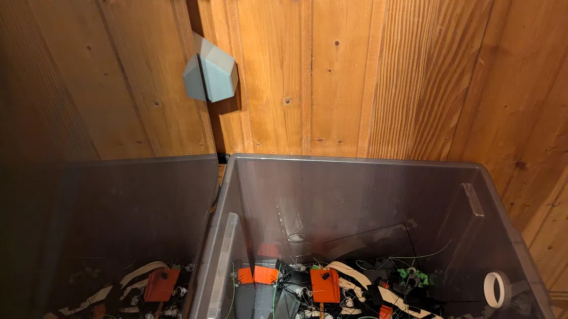 Creality K2 Poopchute - Thiết kế bắt vít chắc chắn - Image 2