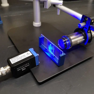 Giá đỡ tiêu bản kính hiển vi