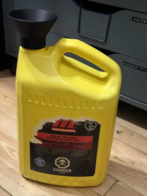 Nắp phễu 3D đa năng cho bình dung dịch ô tô - Image 1