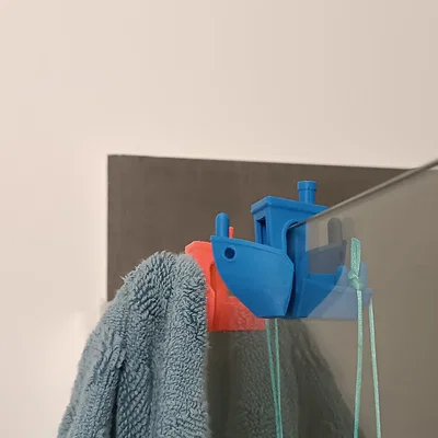 Móc treo khăn tắm hình Benchy cho vách kính
