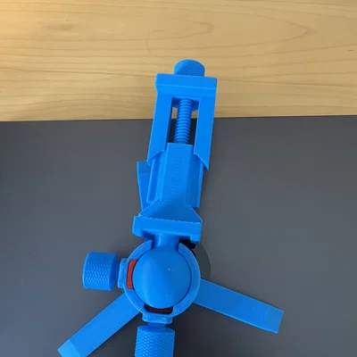 Chân đế điện thoại nhỏ gọn có khớp cầu (100% in 3D được)