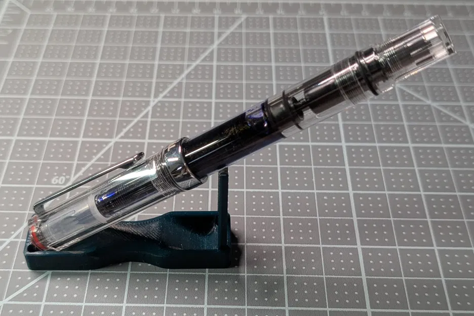 Giá đỡ và kệ trưng bày bút máy - Image 1