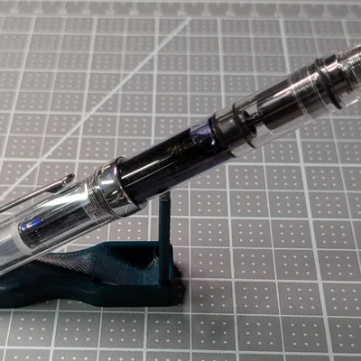 Giá đỡ và kệ trưng bày bút máy