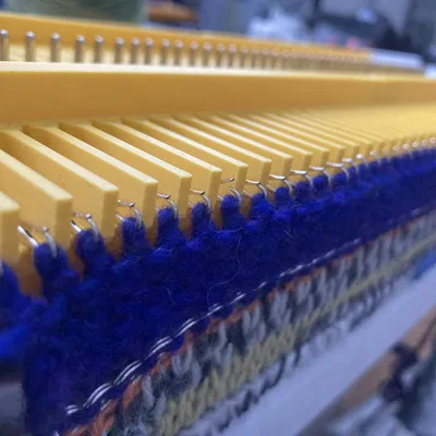 Máy đan dệt phẳng (Flatbed Knitting Machine)