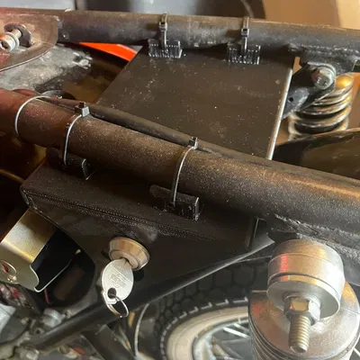 Hộp đựng dụng cụ 3D cho xe Simson S51 (Werkzeugkasten)