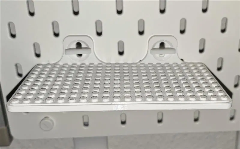 Bệ đỡ Lego gắn bảng treo tường Ikea Skadis với T-Clip - Image 1