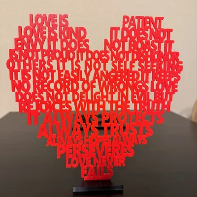 Mô hình trái tim LOVE IS PATIENT HEART