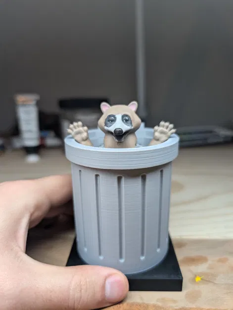 Chú Gấu Mèo trong Thùng Rác – Mô hình Jack-in-the-Box - Image 1