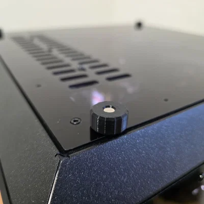 Core One - Núm nam châm mở nhanh nắp máy