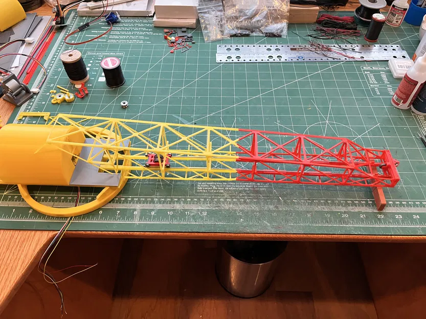 Mô hình cần cẩu Colby cho tháp phóng Apollo LUT - Image 3